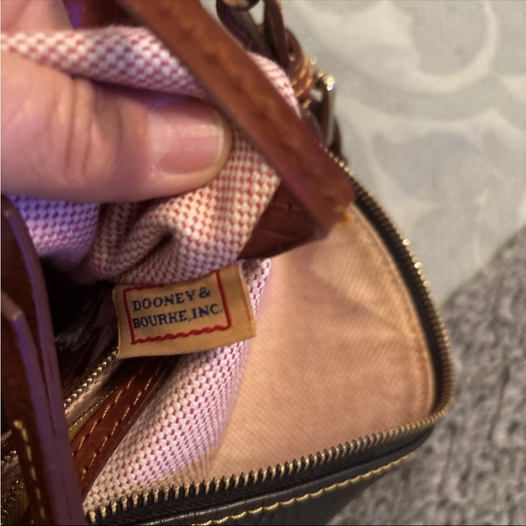 Dooney & Bourke Elegant Black Leather Women\'s Bag